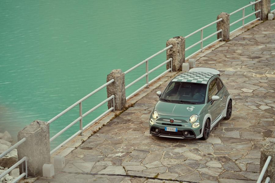  Abarth 695 70° Anniversario (312) 2019 года  (WW) (фото 33 из 70)